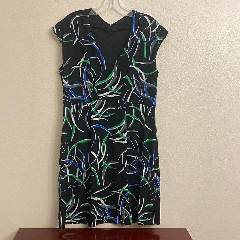 - BANANA REPUBLIC BLACK DRESS WITH BLUE, WHITE, GREEN AND GRAY DESIGNS SIZ…
